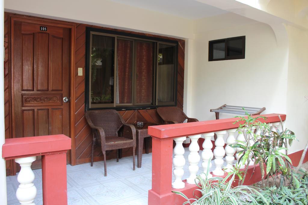 Tonglen Beach Resort Balabag  Rom bilde