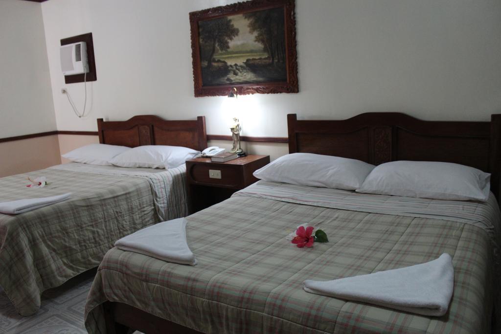 Tonglen Beach Resort Balabag  Rom bilde
